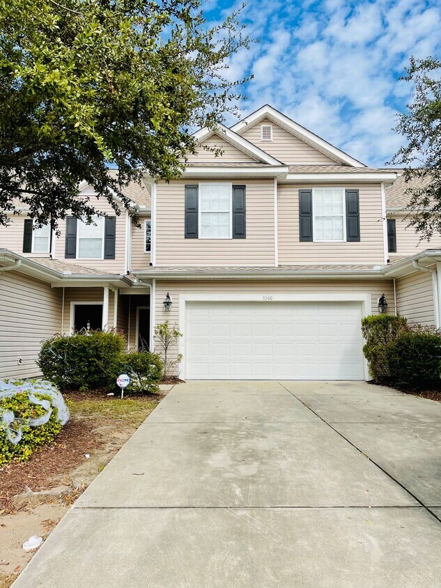 Primary Photo - Completely Renovated Townhome in Fairways ...