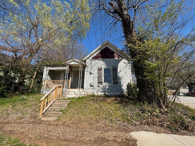 Building Photo - Beautiful 2 bedroom 1 bath home available ...