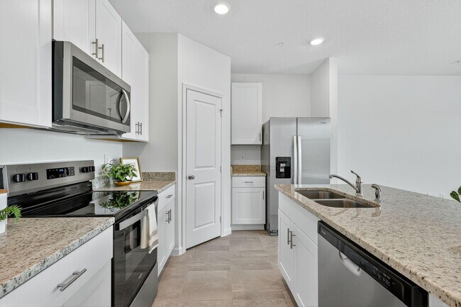 Building Photo - 483 Salisbury Cir