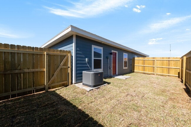 Building Photo - 2327 N Vly Cir