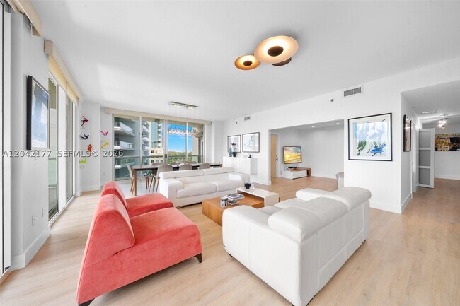Foto del edificio - 2645 S Bayshore Dr