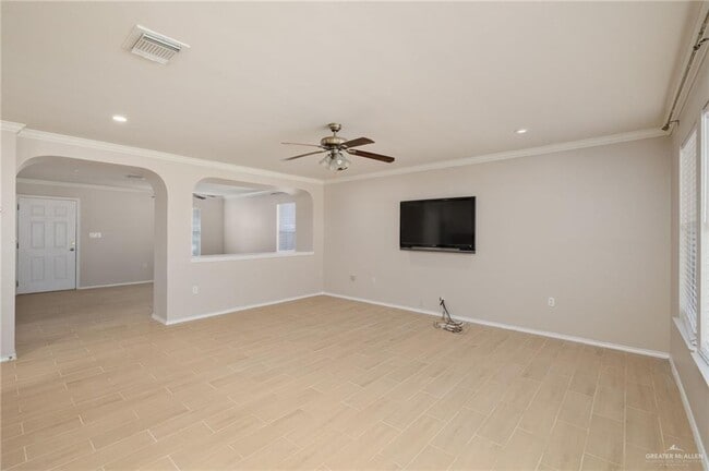 Building Photo - 16 Andrea Ave