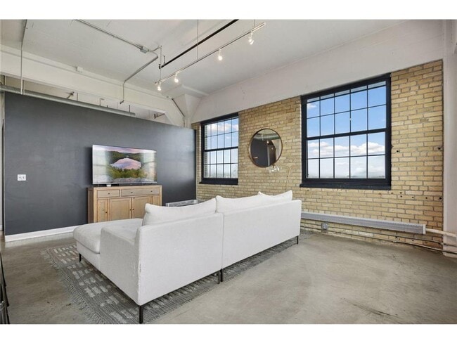 Building Photo - 730 Stinson Blvd NE