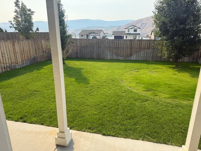 Building Photo - 3 Bedroom. 2.5 Bath House. Fenced Yard w/ ...
