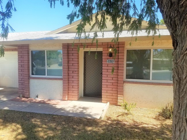 Foto del edificio - 9609 W Cinnabar Ave