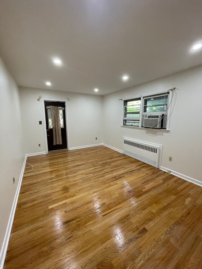 Foto del edificio - 8412 Liberty Ave