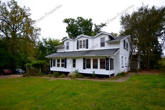 Building Photo - 10 Riverview St