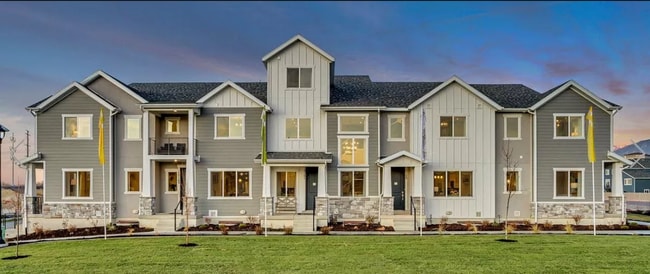 Building Photo - 3 Bedroom/2 Bathroom Townhome In Bluffdale