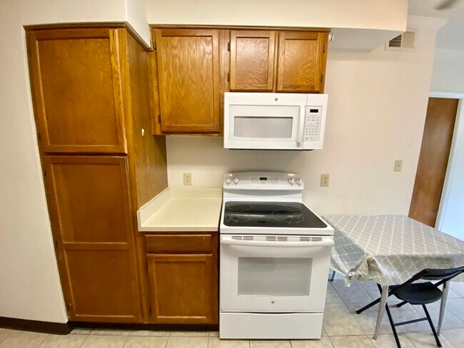 Building Photo - 2002 Greene St