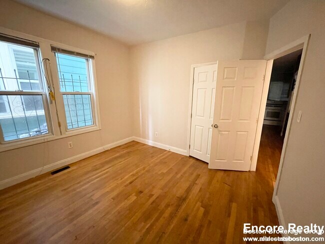 Foto del edificio - 733 Parker St