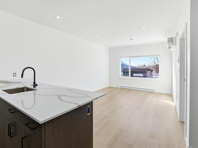 Building Photo - 823 Ida St