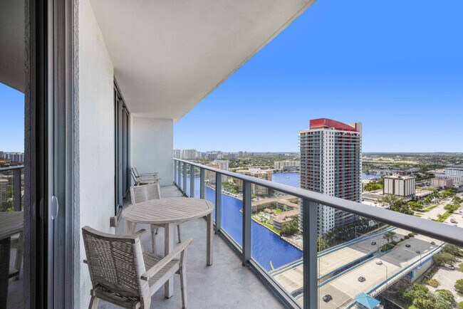 Foto del edificio - 2721 Hallandale Beach Blvd