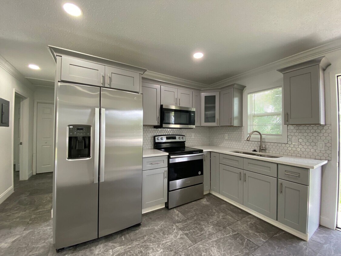 Foto principal - Kissimmee Two Bedroom One Bath Duplex Grea...