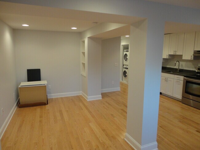 Foto del edificio - 1729 Hobart St NW