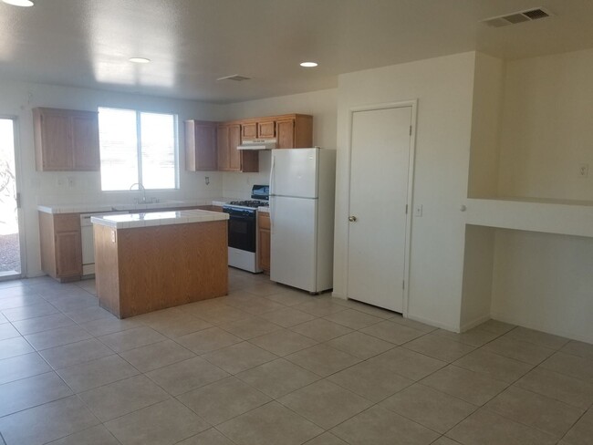 Building Photo - 3 br, 2 bath House - 5790 DANA ROGERS