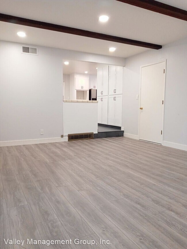 Building Photo - 4 br, 2 bath House - 2481 Whitethorne Dr