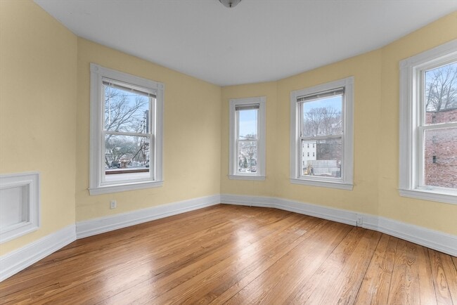 Building Photo - 571 Washington St