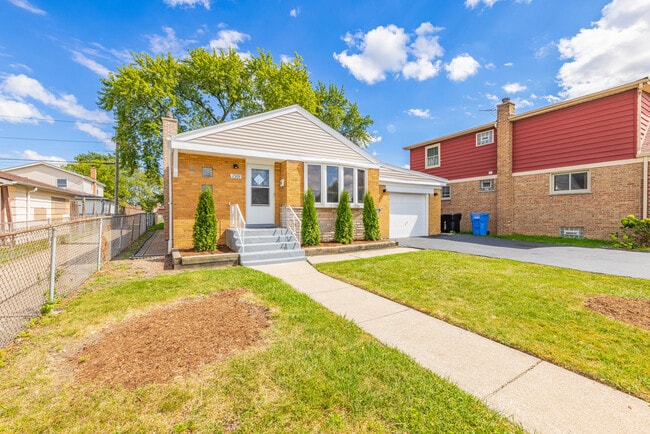 Building Photo - 7919 S Kenneth Ave