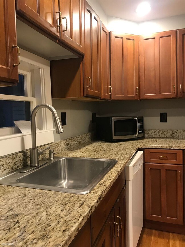 Building Photo - 2 br, 1 bath Apartment - 25 Ocean St