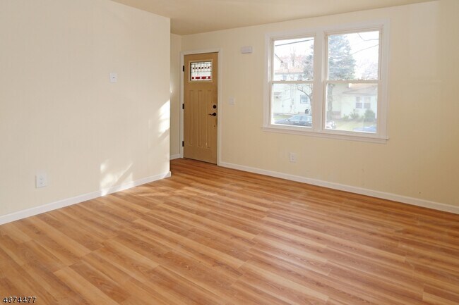 Building Photo - 5 Degraw Ave
