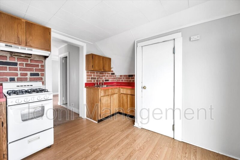 Primary Photo - 121 2nd Ave