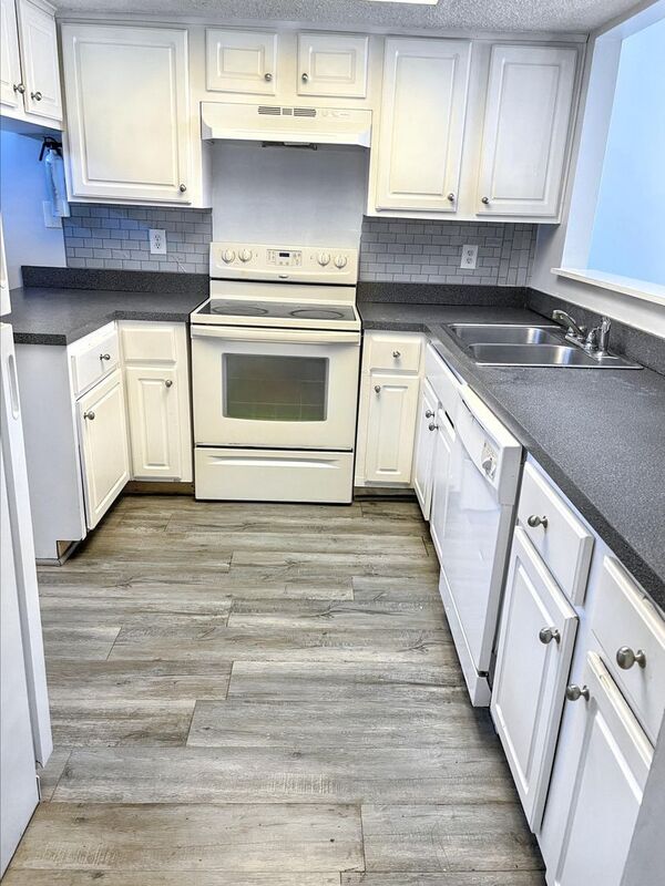 Building Photo - 27 Sycamore Ct