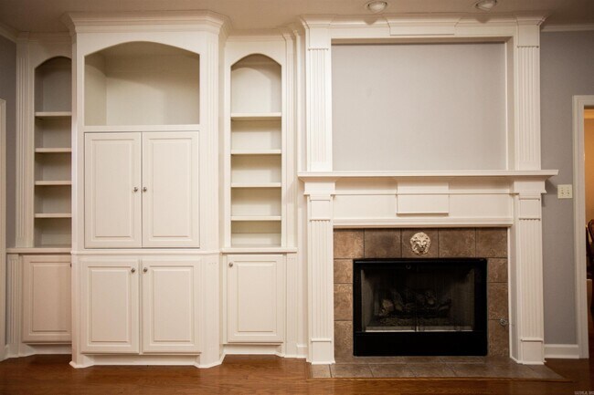 Building Photo - 2601 Sweetgrass Dr