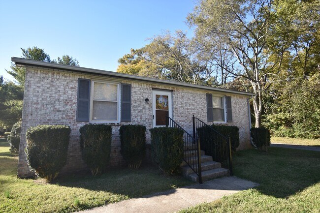 Foto del edificio - 2 Bedroom Duplex Close to MTSU & Downtown ...