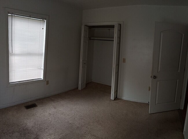 Master Bedroom - 723 N Conway St