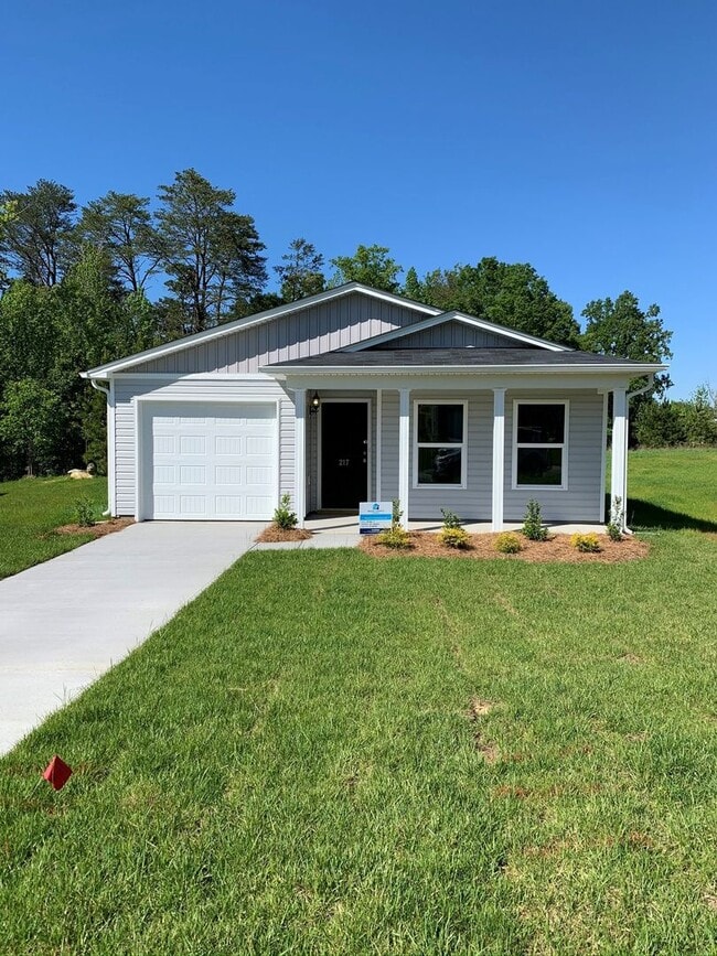 Building Photo - Four Bedroom Home!