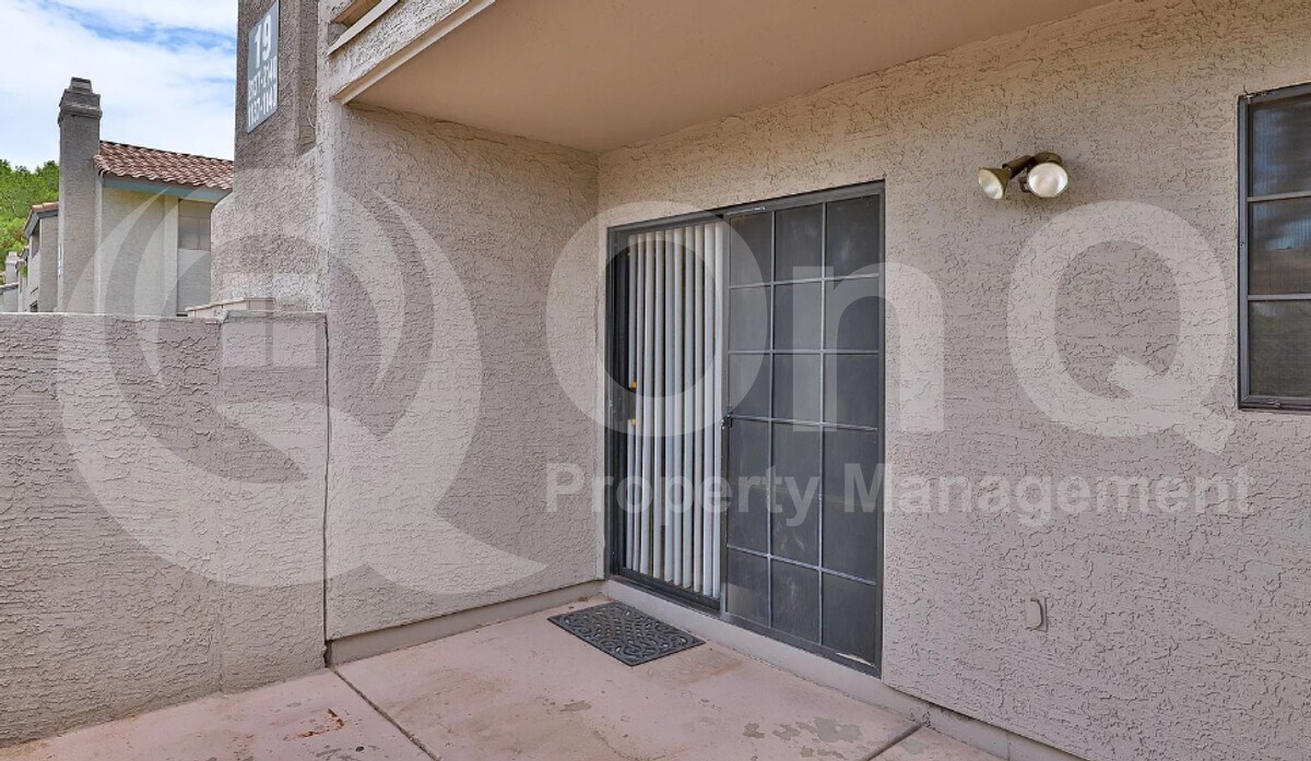 Foto principal - 533 W Guadalupe Rd