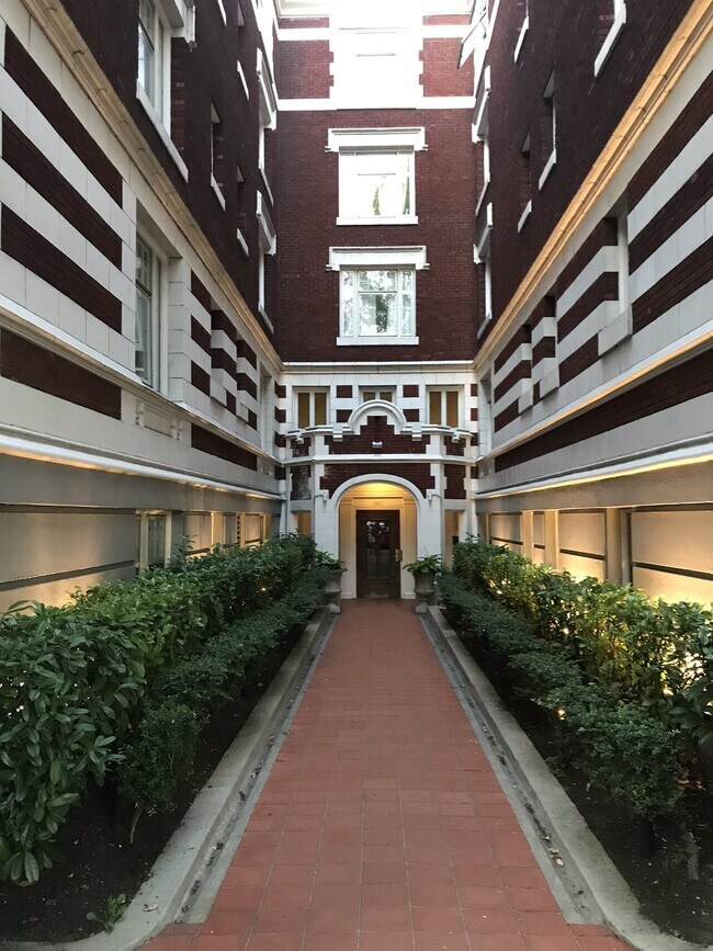 1811 NW Couch St Apt 404 photo'