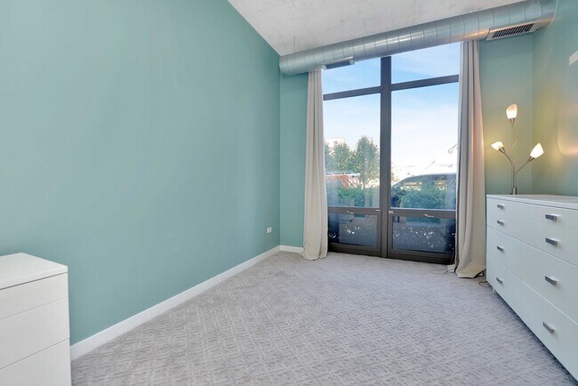Foto del edificio - 1000 N Kingsbury St
