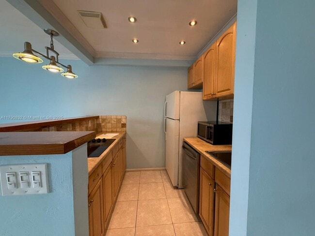 Foto del edificio - 467 Golden Isles Dr