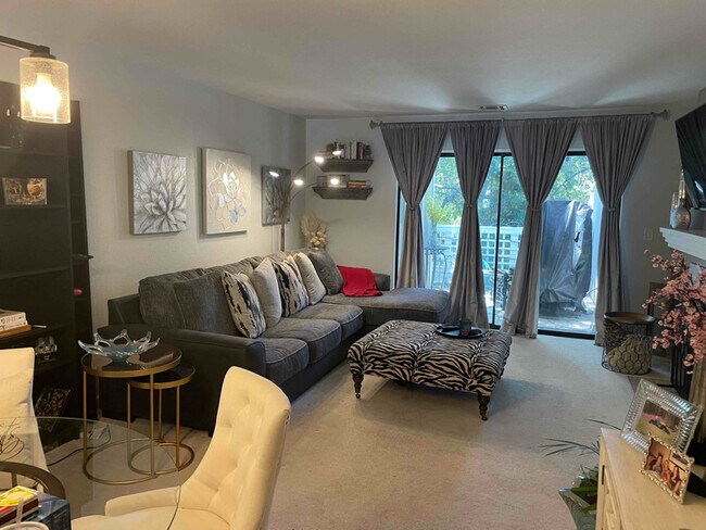 Foto del edificio - 2683 Oak Rd
