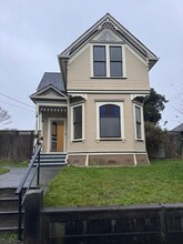 Building Photo - 226 Long St