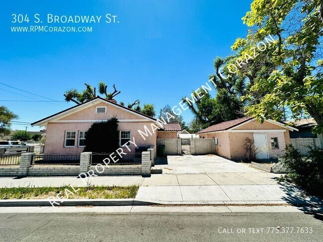 Building Photo - Central Fallon 3 bedroom home w/ AC and la...