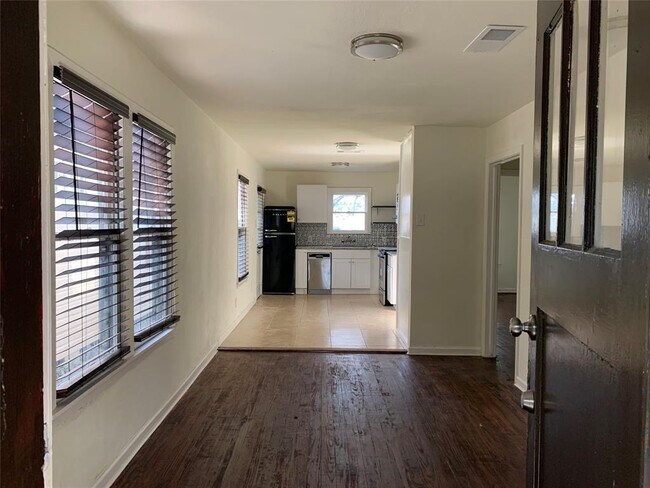 Foto del edificio - 3007 Cleburne St