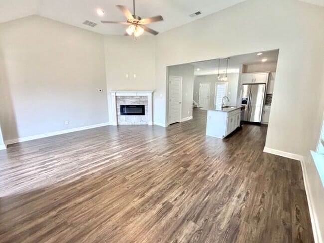 Building Photo - Now Leasing a 4-Bedroom 3 Bath Home In Somerville