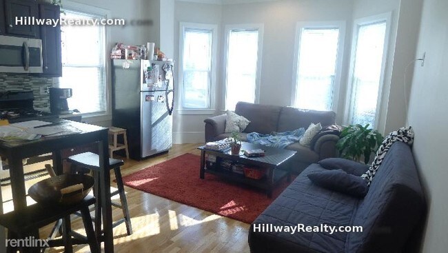 Building Photo - 64 Mozart St