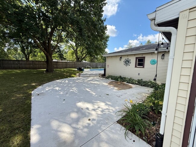 Building Photo - 3405 Elkton Dr