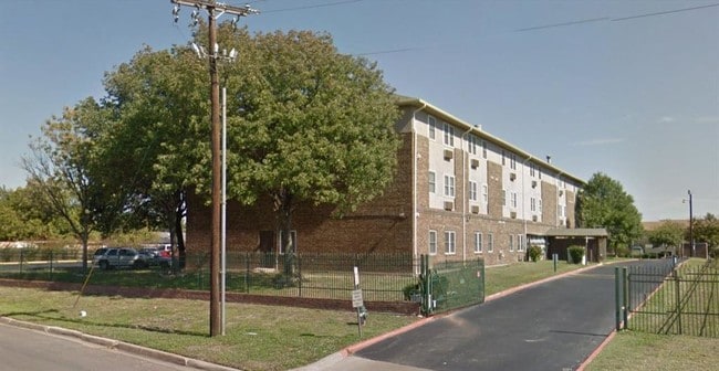Building Photo - 402 Brazos Dr