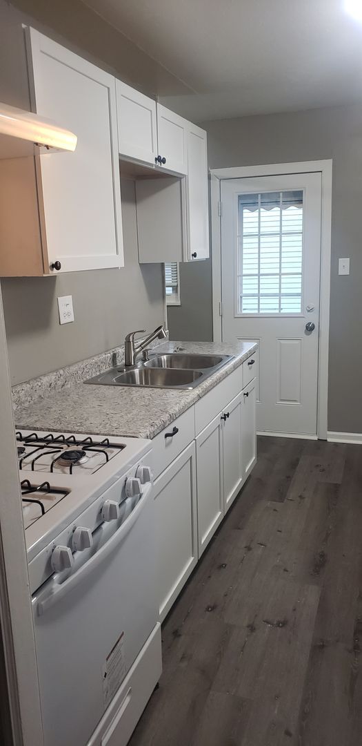 Building Photo - Completely updated 3 bedroom 1.5 bath home
