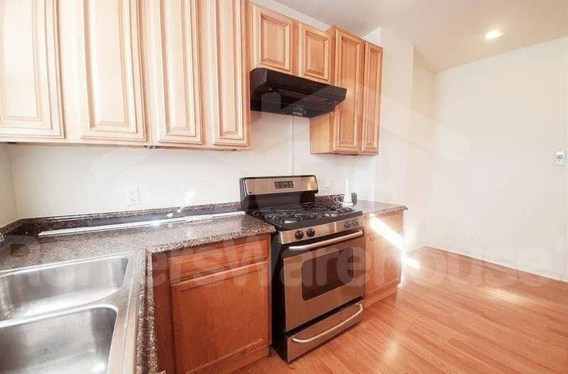 Primary Photo - 2765 Chesterfield Ave