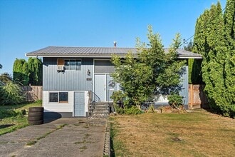 Building Photo - 10113 Manor Dr