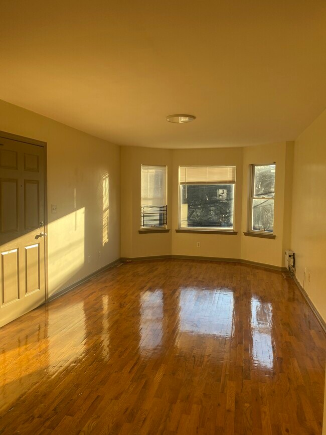Livingroom - 399 New St