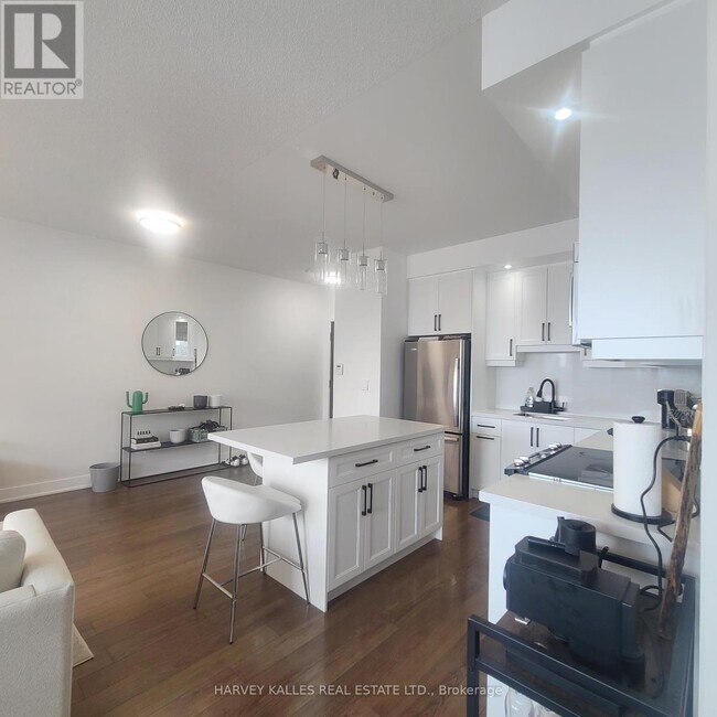 Building Photo - 28 Linden St