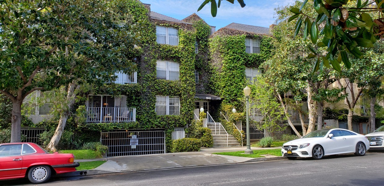 Primary Photo - 1945 Glendon Ave
