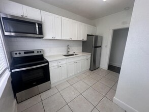 Building Photo - 215 S Seacrest Blvd