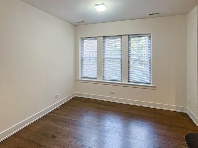 Foto del edificio - 5058 N Winchester Ave